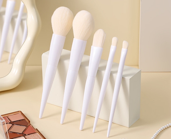 Precision fiber-pulling creates soft, feathered, safe, high-quality brush tips